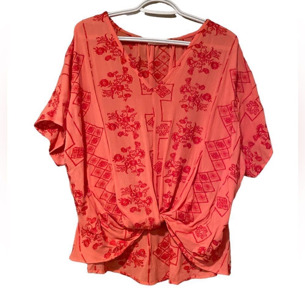Chrysanthemum Embroidered Top Short Sleeve Size Medium